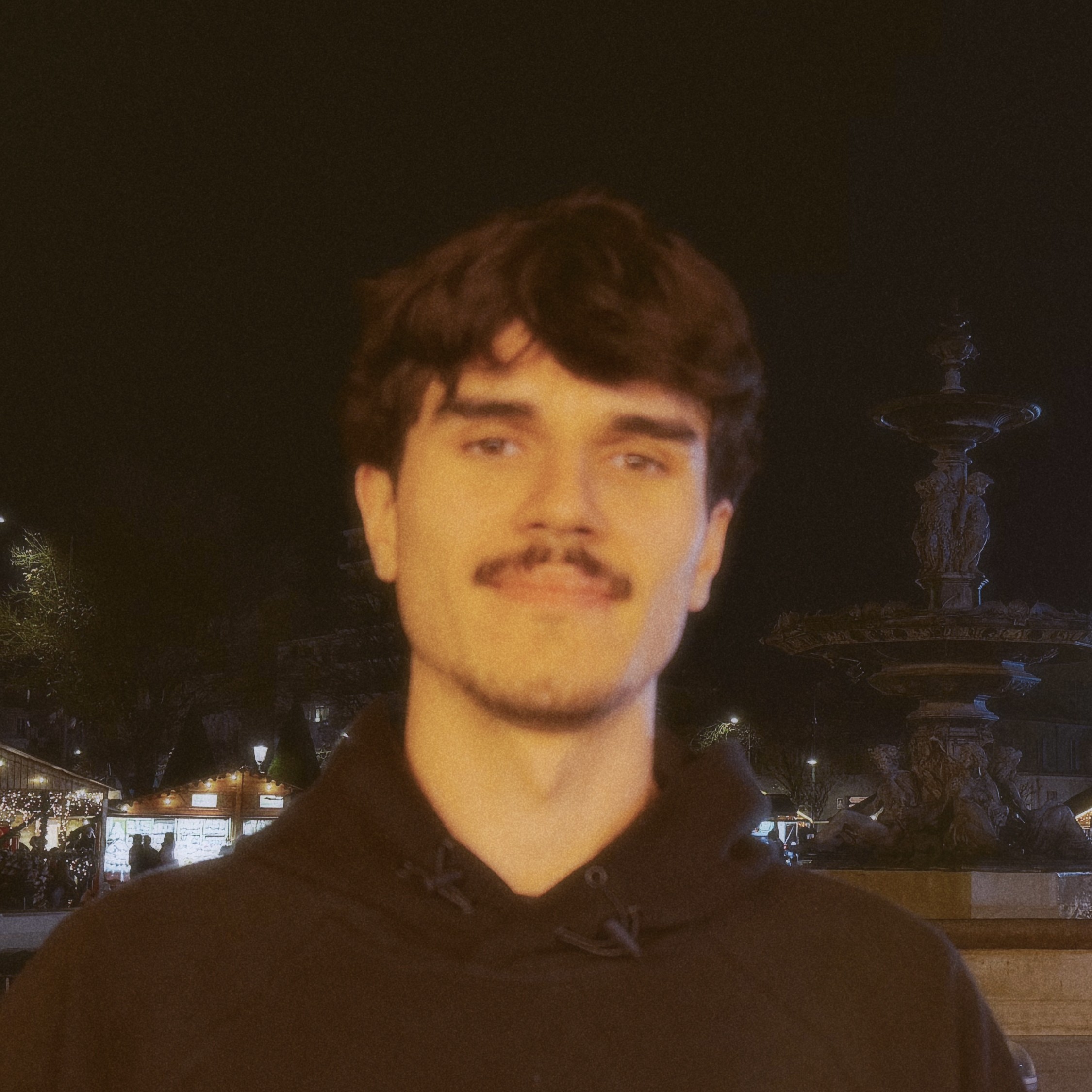 Portrait de Ropat, graphiste et directeur artistique